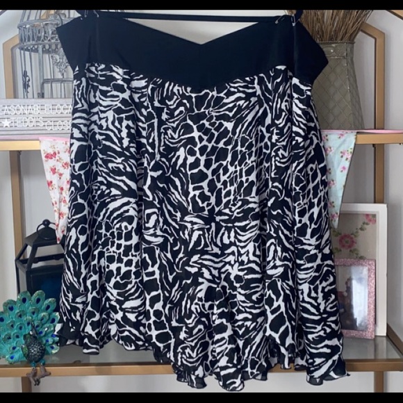 Dresses & Skirts - Reversible 4X Zebra Black and White Polka Dot Print Skirt Fall Winter Trendy